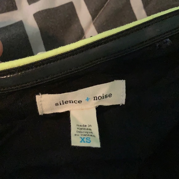 Skirt XS. Preloved. Stretch material. - Picture 9 of 9